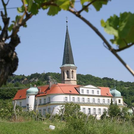 Schloss Gumpoldskirchen Hotel Exterior photo