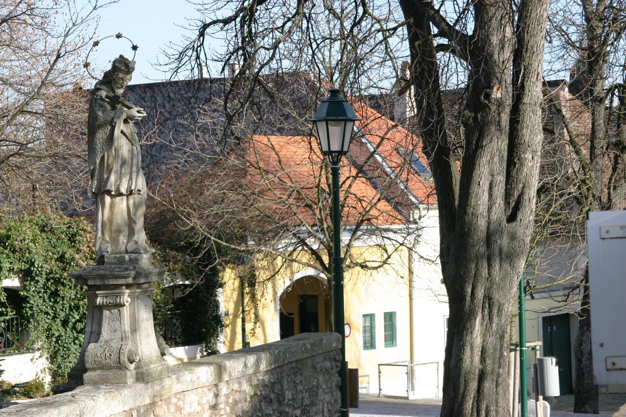 Schloss Gumpoldskirchen Hotel Exterior photo